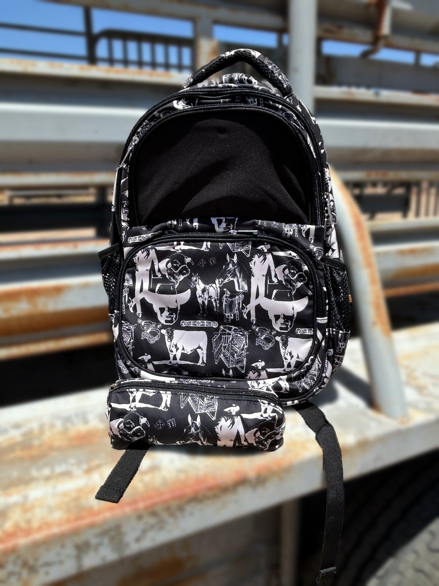 Backpack in Vintage Black