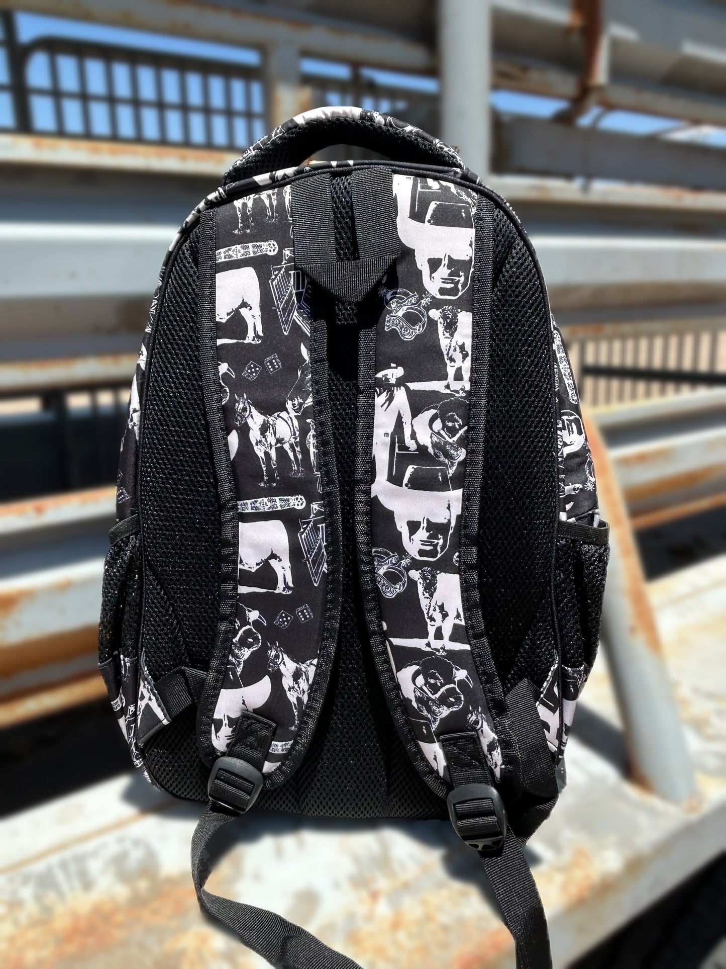 Backpack in Vintage Black